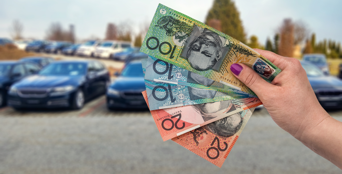 close-up-female-hand-with-australian-dollar-banknotes 1